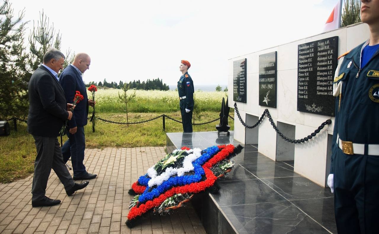 Герои России Юрий Воробьев и Александр Карелин встретились с российскими и белорусскими кадетами — участниками профориентационной школы «За безопасность!»