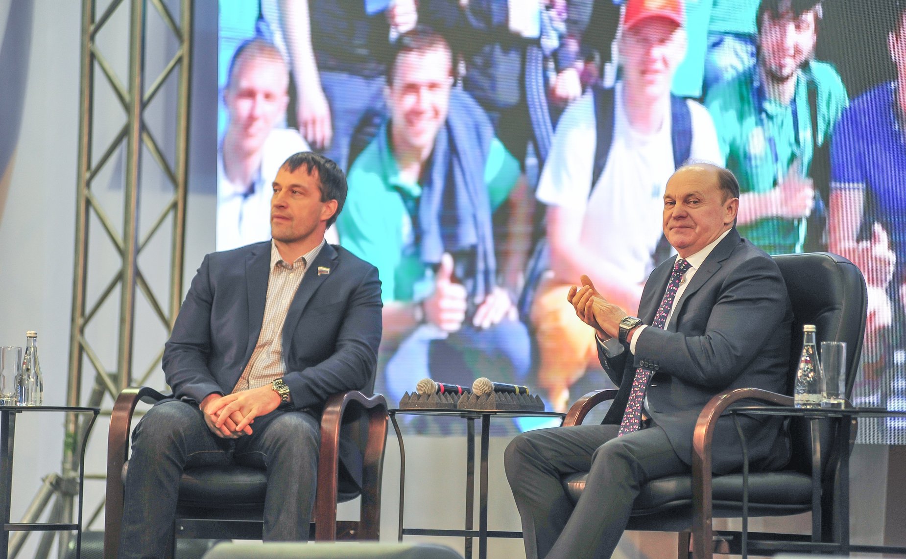 Эдуард Исаков в рамках региональной недели посетил молодежный профориентационный фестиваль в городе Югорске