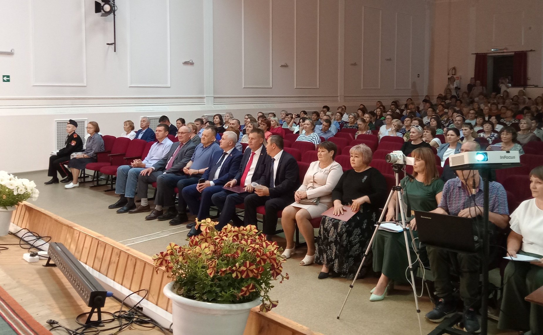 Сергей Мартынов принял участие во встрече с педагогами и депутатским корпусом Сернурского района