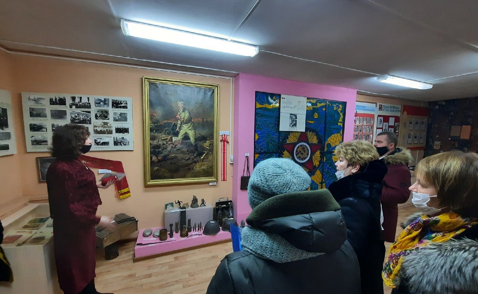 Нина Куликовских посетила Музей смоленской старины в средней школе № 3 поселка Верхнеднепровский Дорогобужского района