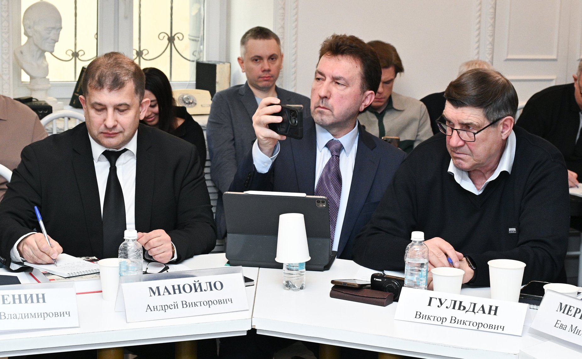 Круглый стол Комиссии СФ по информационной политике и взаимодействия со СМИ совместно с Союзом журналистов Москвы «Алгоритмы самозащиты: роль СМИ в схватке с кибермошейничеством»