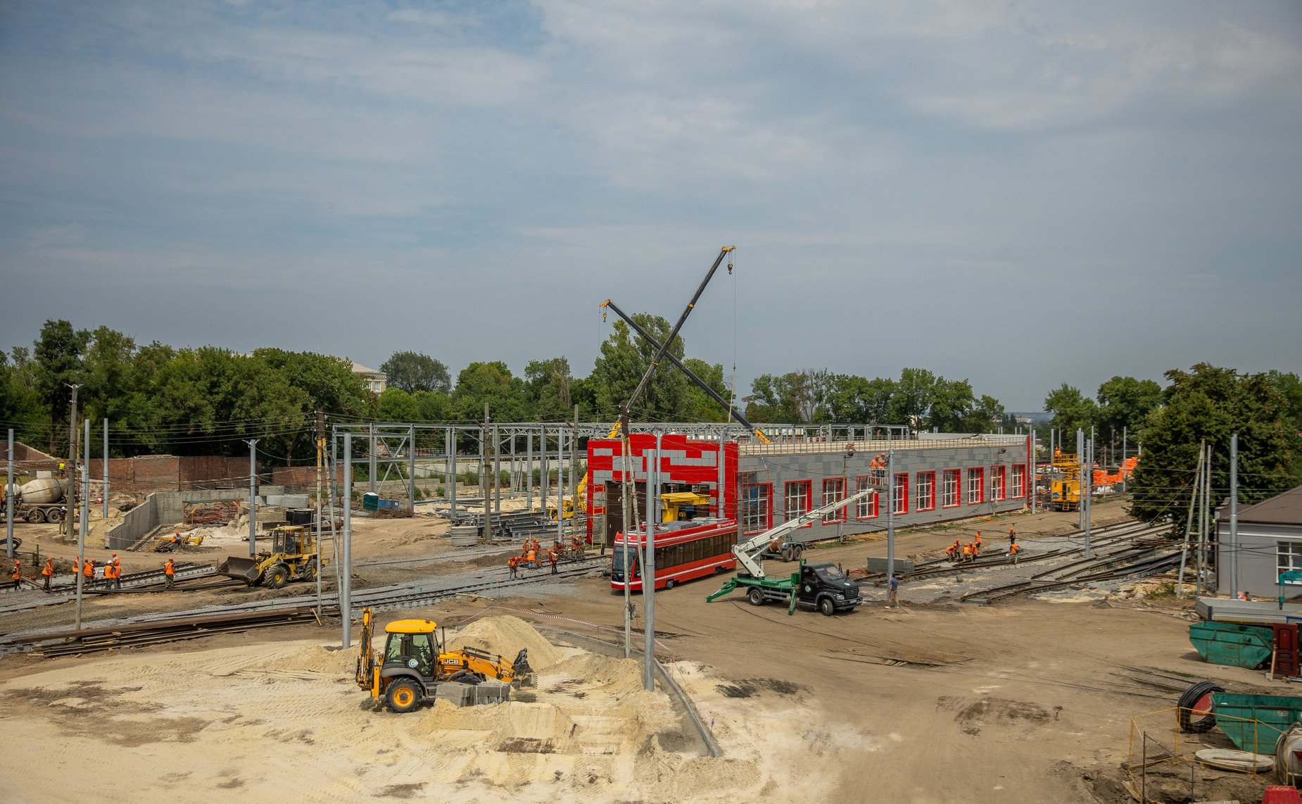 Андрей Яцкин в ходе рабочей поездки в регион посетил город Таганрог и осмотрел объекты городской среды