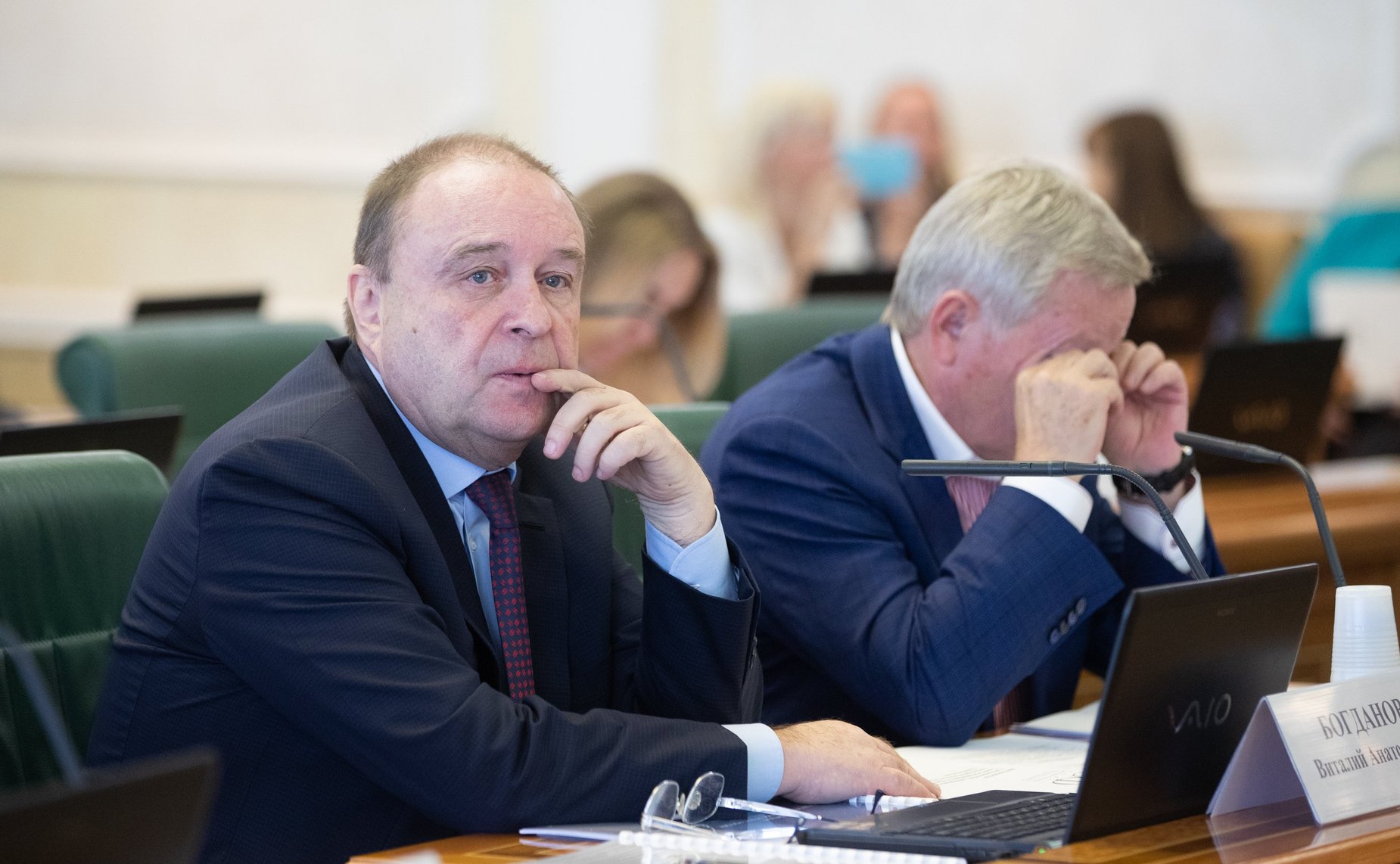 В. Богданов