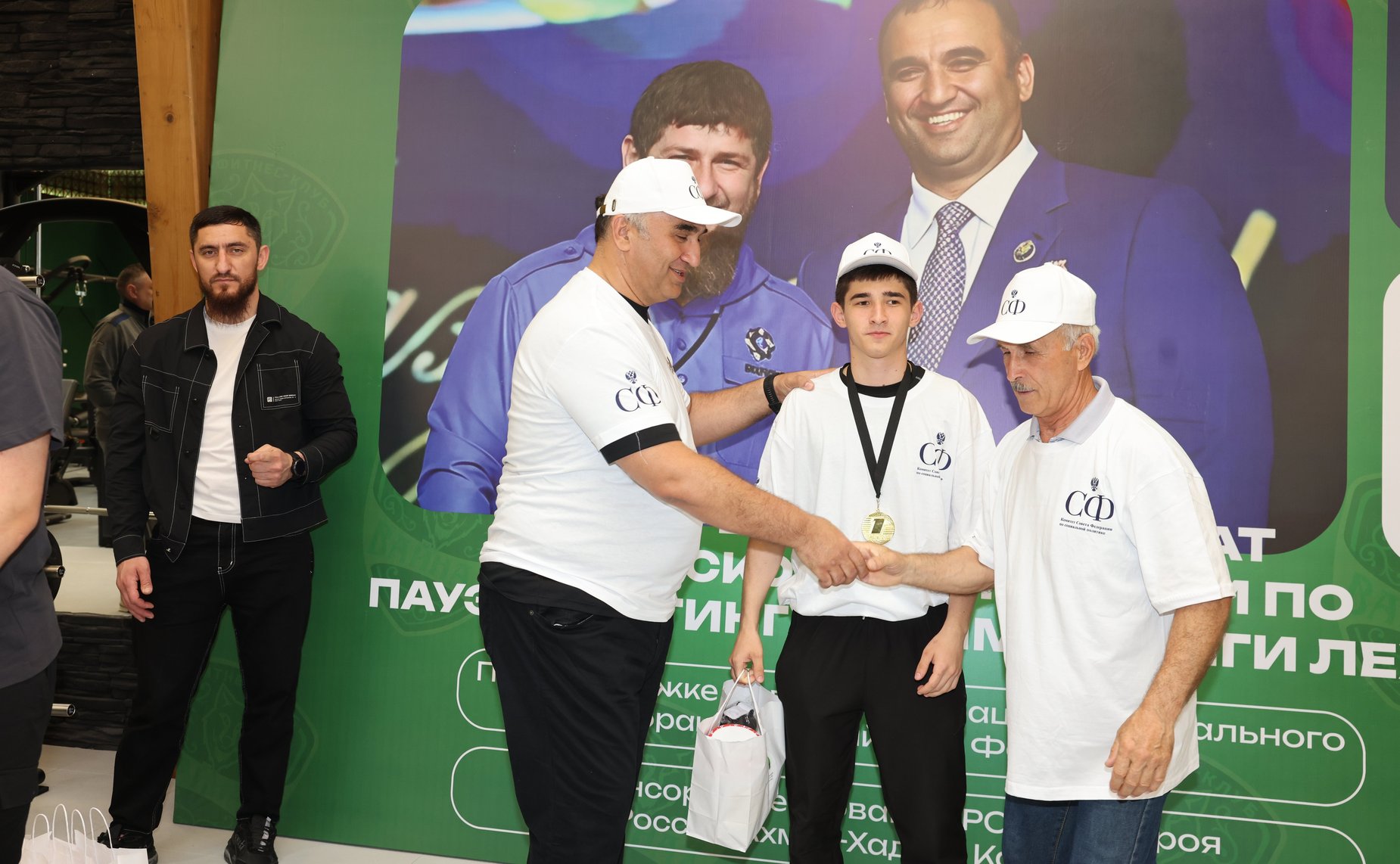 Мохмад Ахмадов в рамках работы в регионе посетил Открытый чемпионат Чеченской Республики по пауэрлифтингу «Жим штанги лежа»