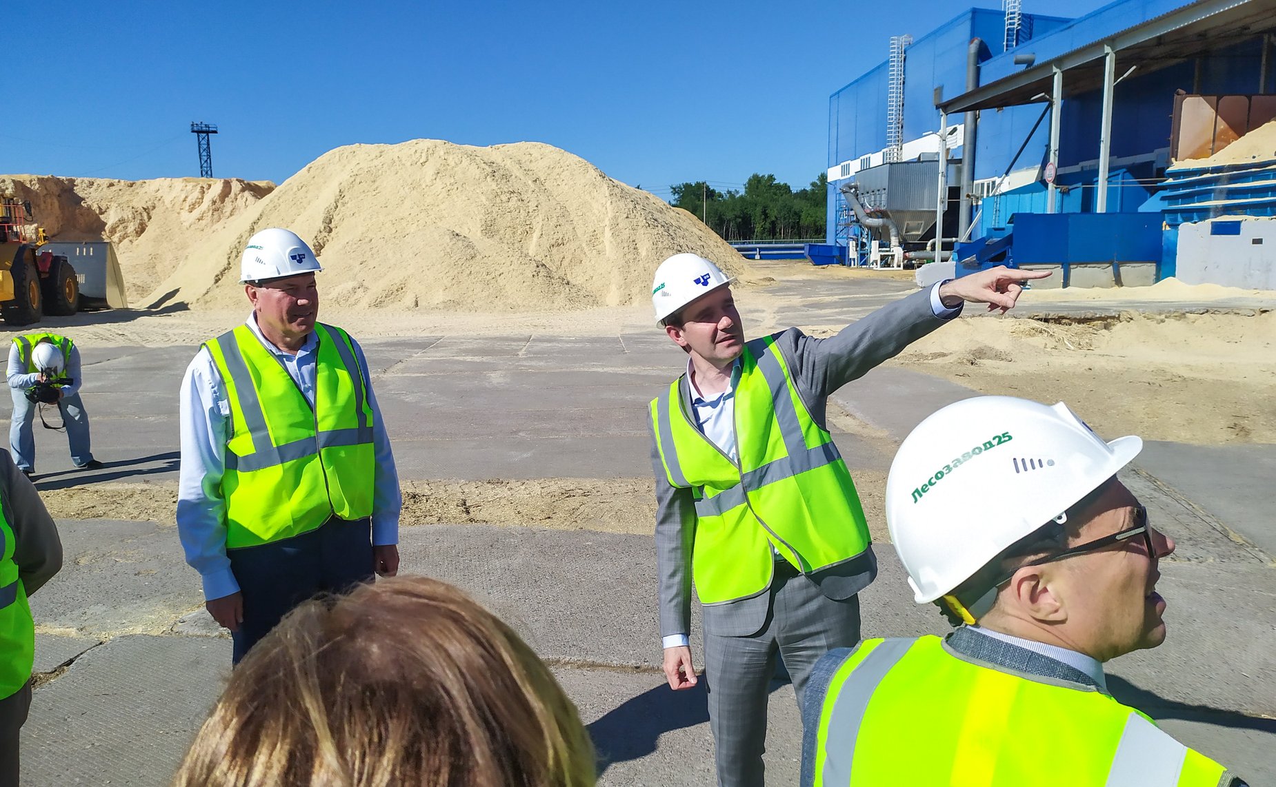 В рамках работы Совета по вопросам развития лесного комплекса сенаторы посетили ряд производственных объектов на территории Архангельской области