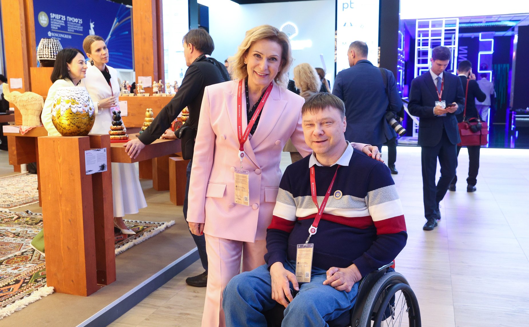 ПМЭФ’25. Подписание соглашений между Комиссией СФ по развитию креативных (творческих) индустрий и народных художественных промыслов в РФ, а также Советом по социальным инновациям СФ и Фондом содействия социальному развитию «Инносоциум»