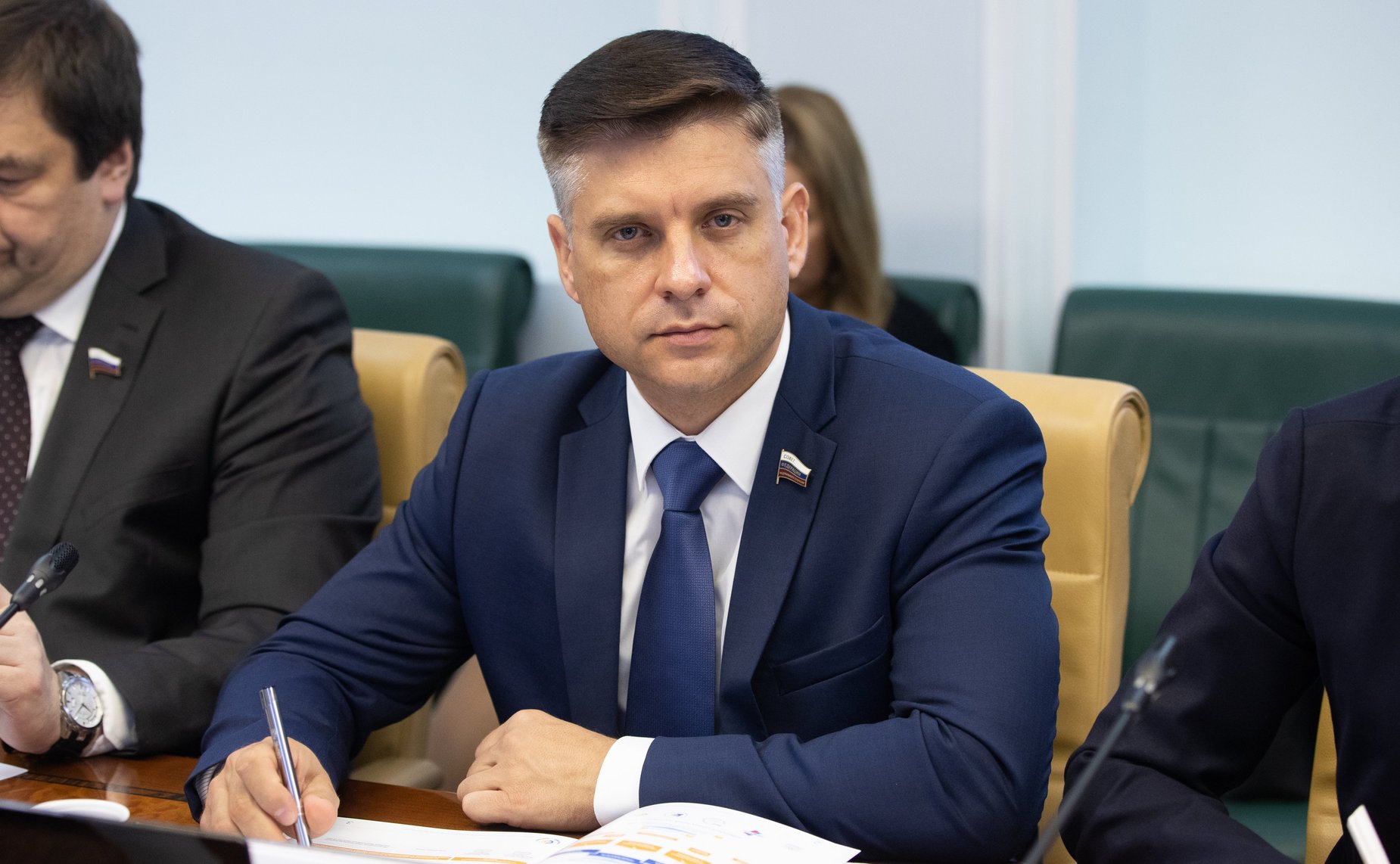 Юрий Архаров