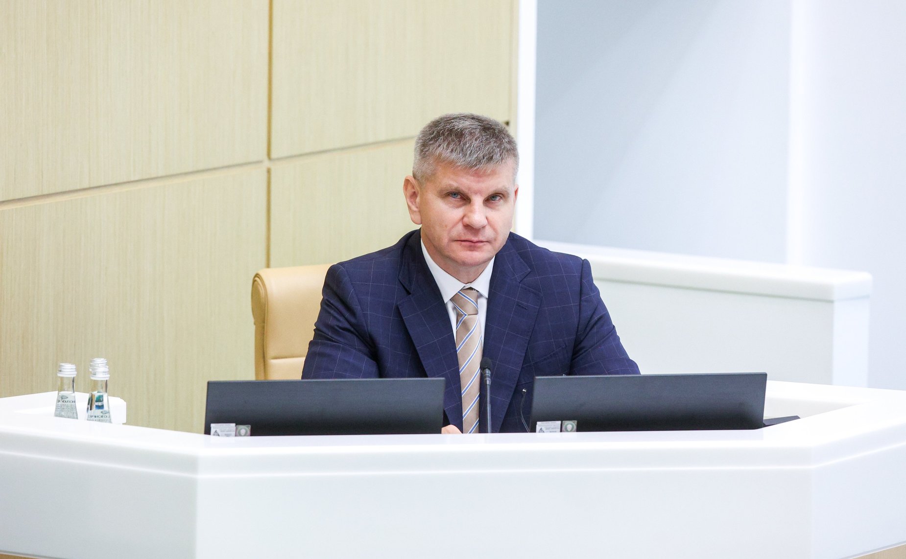 Геннадий Голов