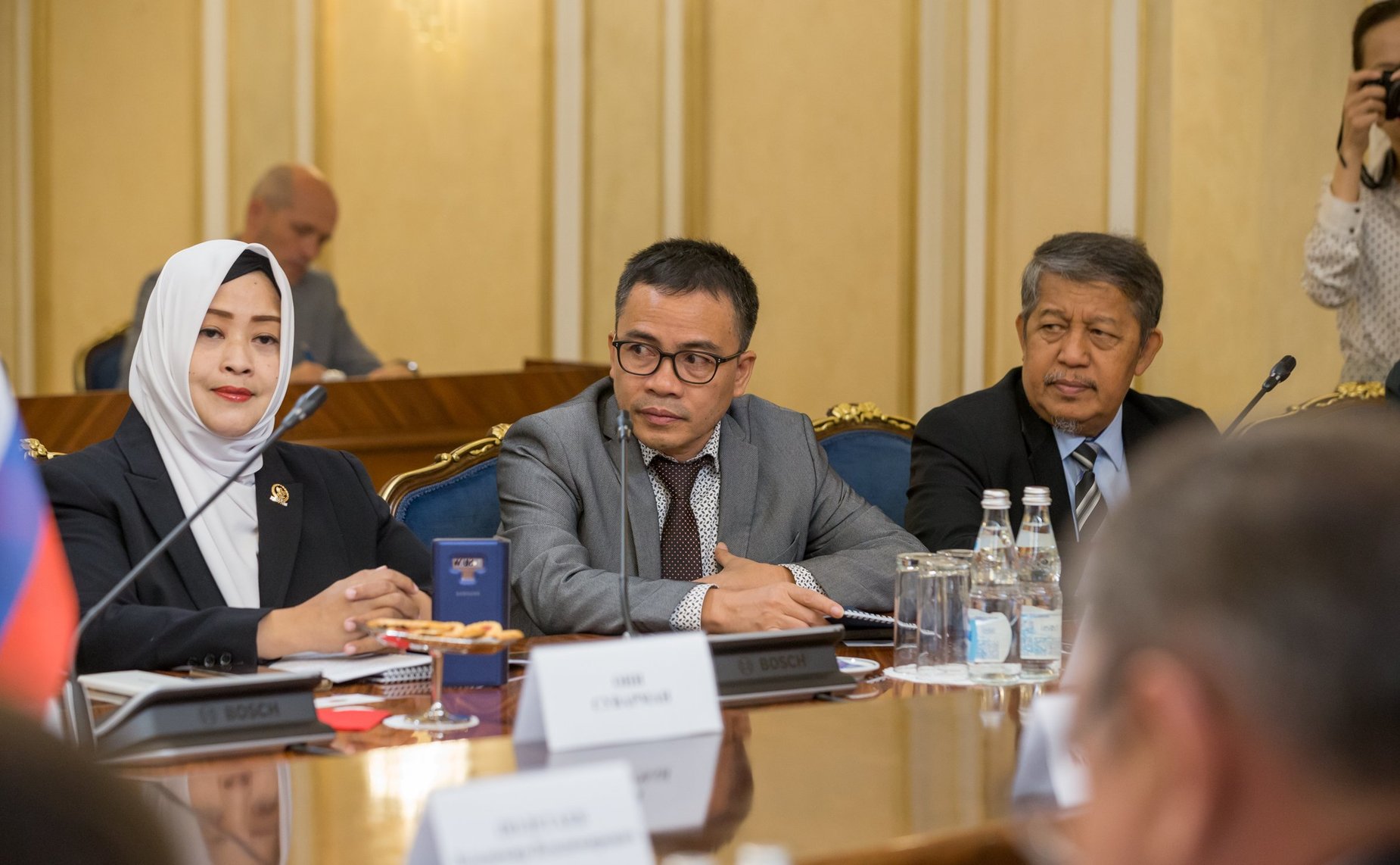 Встреча Вячеслава Тимченко с председателем Почетного собрания Совета представителей регионов Республики Индонезии Мервином Садипуном Комбером