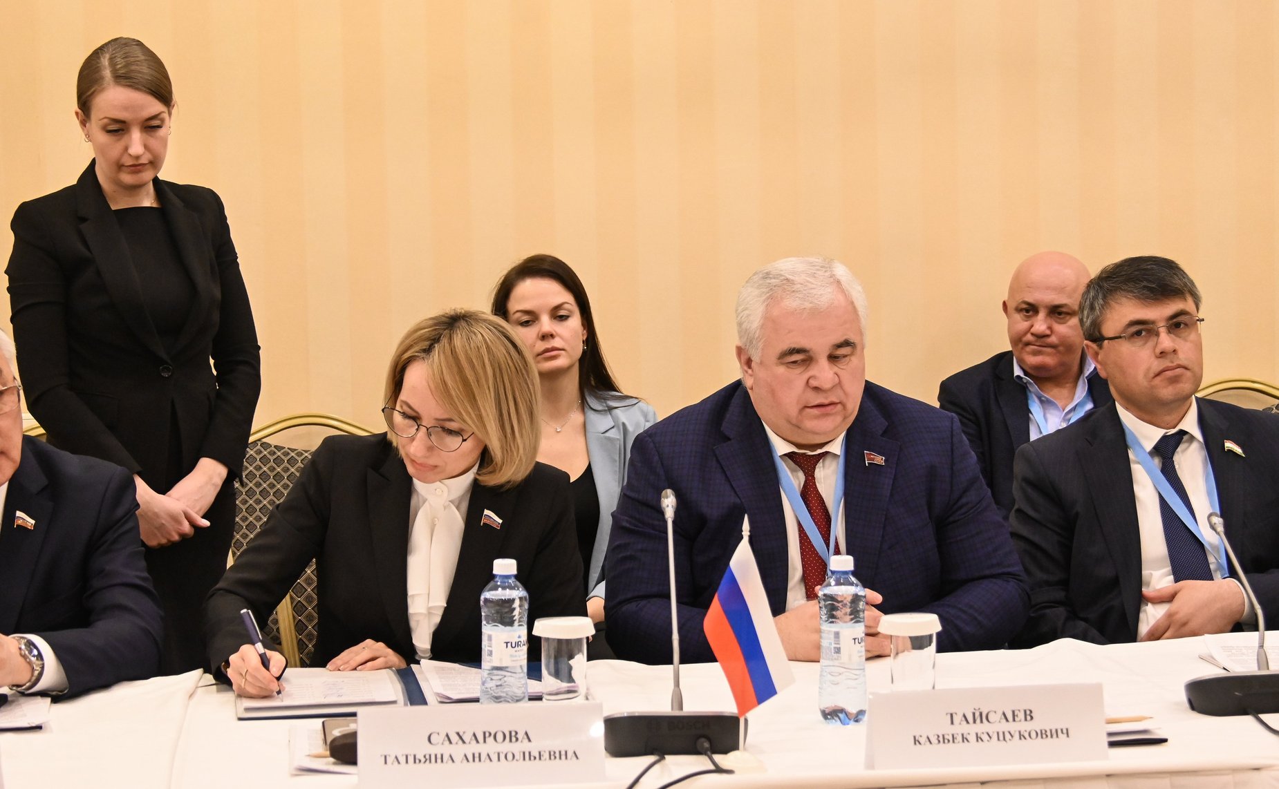 Сенаторы РФ приняли участие в наблюдении за проведением внеочередных выборов депутатов Мажилиса Парламента Республики Казахстан в составе миссий международных наблюдателей