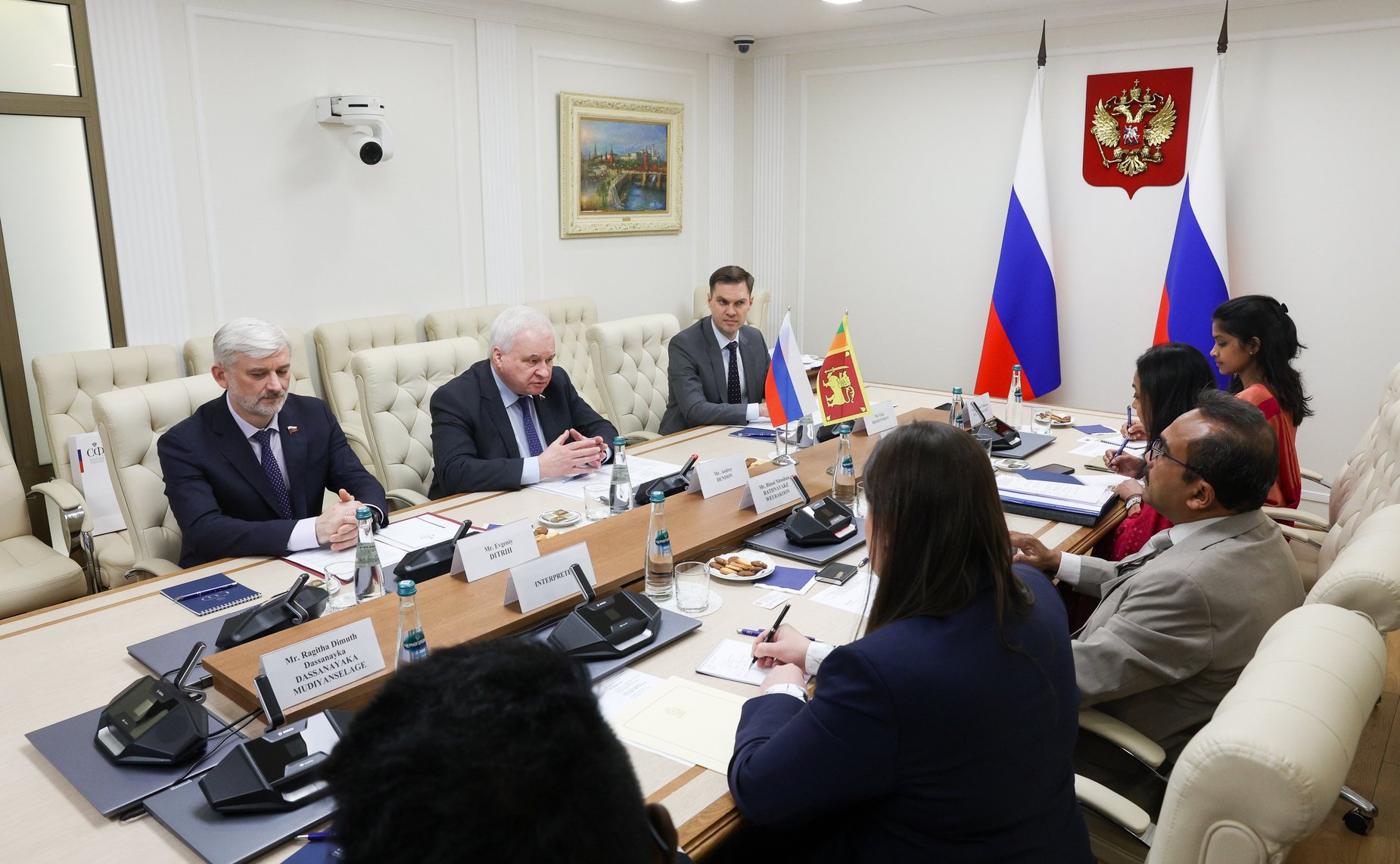 Встреча первого заместителя председателя Комитета СФ по международным делам Андрея Денисова с Министром транспорта, городского развития и по вопросам автомагистралей Шри-Ланки Бималом Нирошаном Ратнаяке Виракуном