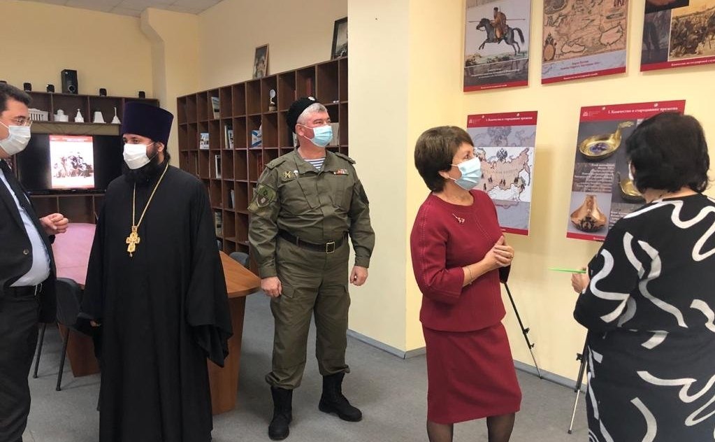 Екатерина Алтабаева посетила выставку «Казачество на государевой службе»