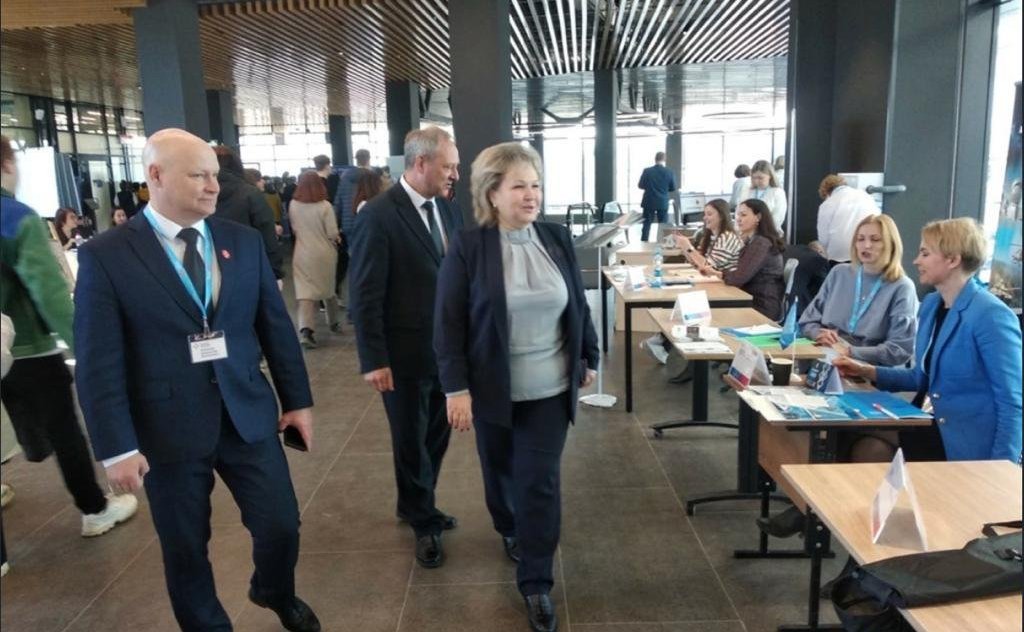 Елена Писарева приняла участие в открытии регионального этапа Всероссийской ярмарки трудоустройства «Работа России. Время возможностей»