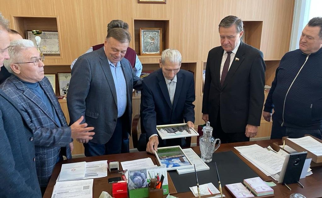 Сергей Рябухин в ходе своей рабочей поездки в регион принял участие в мероприятиях, посвященных Дню неизвестного солдата