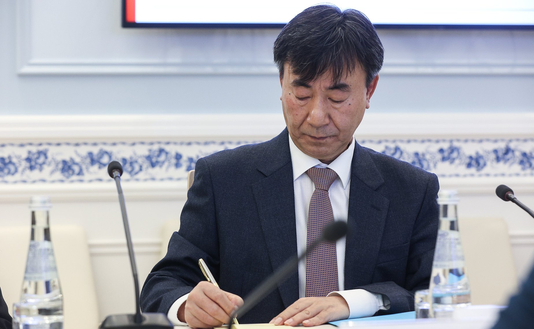 Ольга Епифанова провела встречу с Чрезвычайным и Полномочным Послом Республики Корея в Российской Федерации Ли До Хуном