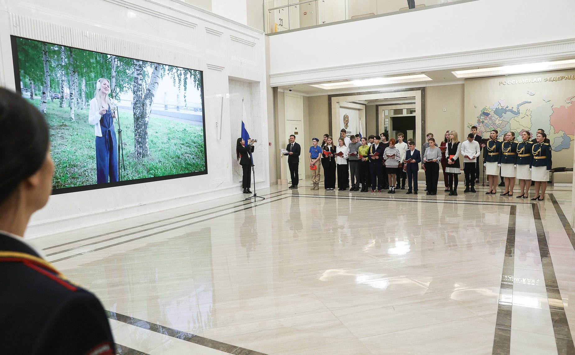 Торжественная церемония вручения паспортов граждан РФ 14-летним жителям Луганской Народной Республики и Херсонской области