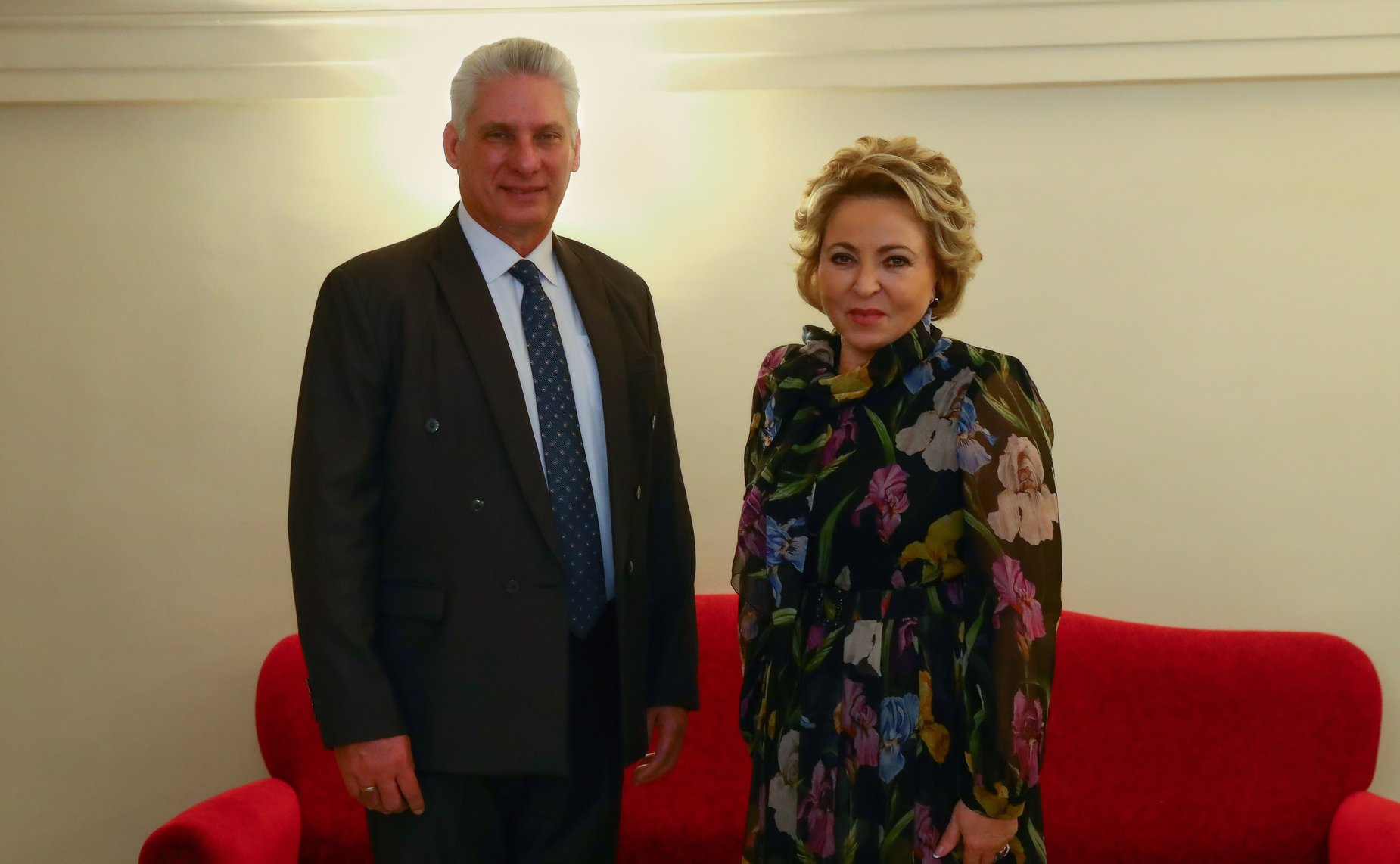 Президент Республики Куба Мигель Диас-Канель Бермудес и Председатель Совета Федерации ФС Российской Федерации Валентина Матвиенко в Большом театре Гаваны имени Алисии Алонсо