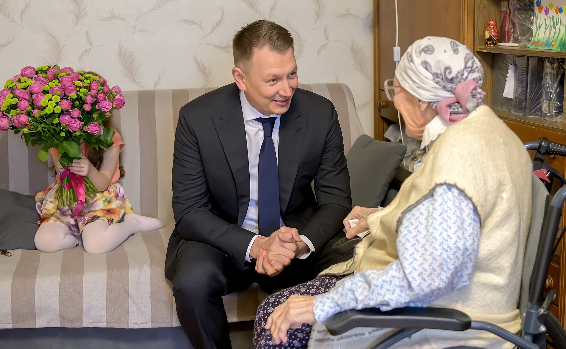 Александр Двойных встретился с ветераном Великой Отечественной войны Анной Никитичной Нургалиевой, проживающей в подмосковном Подольске