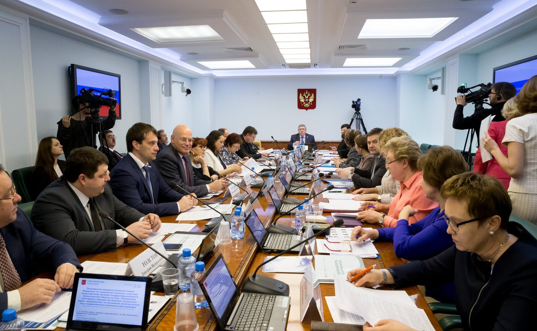 Заседание Комитета СФ по социальной политике с участием представителей власти Архангельской области