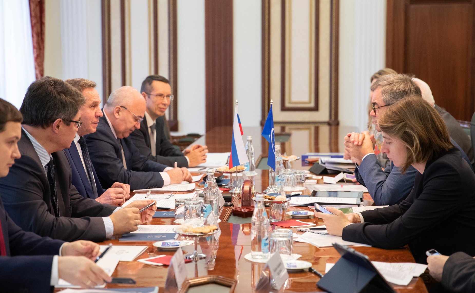 Встреча членов Комитета СФ по федеративному устройству, региональной политике, местному самоуправлению и делам Севера с делегацией КМРВСЕ