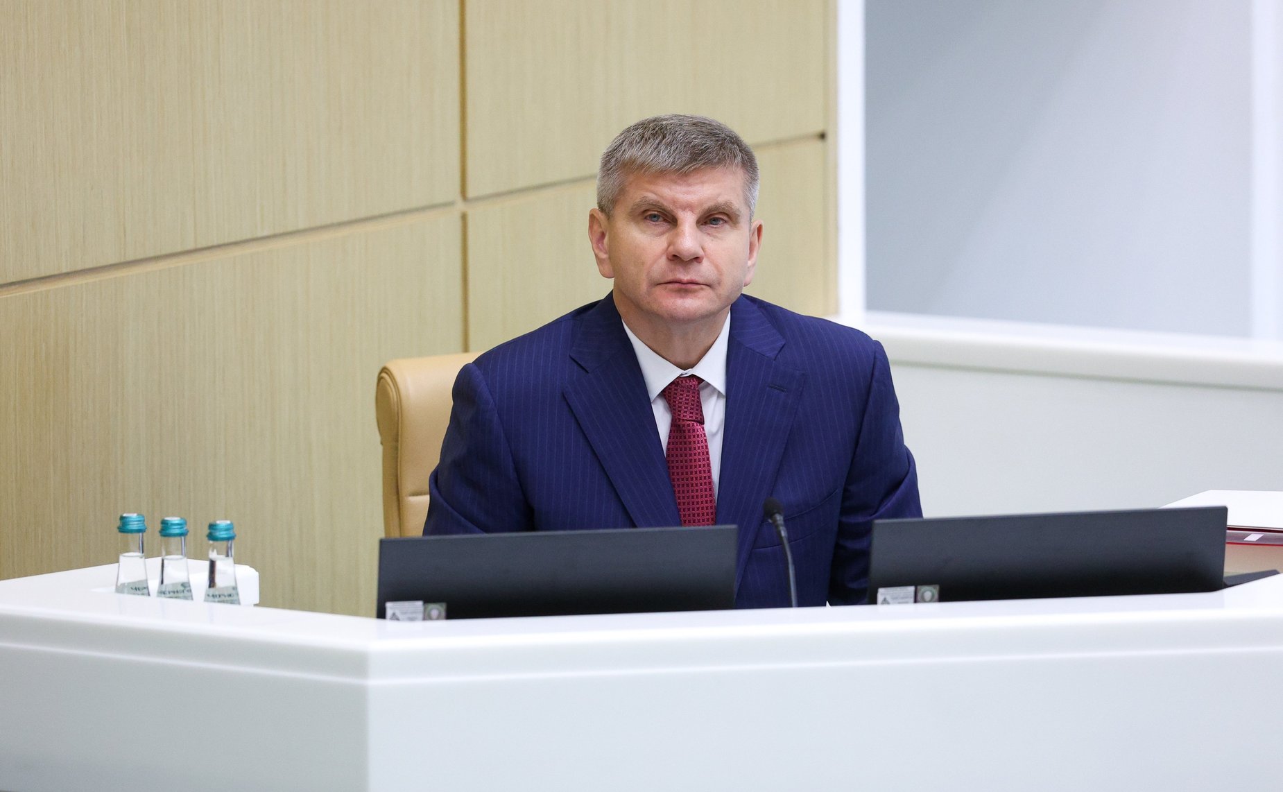 Геннадий Голов