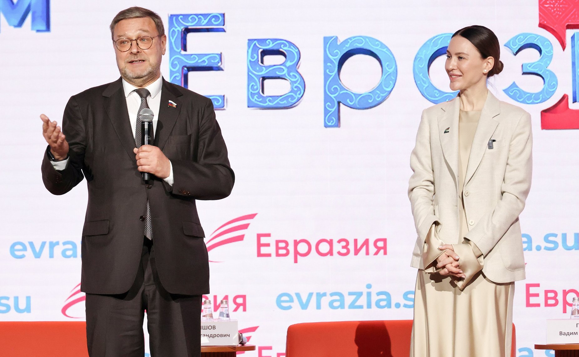 Константин Косачев обратился с приветственным словом к участникам Общественно-деловоого форума «Евразия – территория традиционных ценностей» (фото — Пресс-служба АНО «Евразия»)