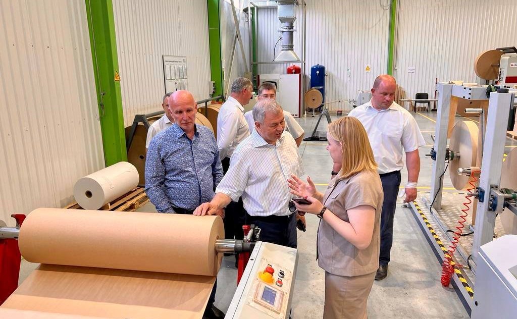 Анатолий Артамонов в ходе рабочей поездки в регион посетил Дзержинский район