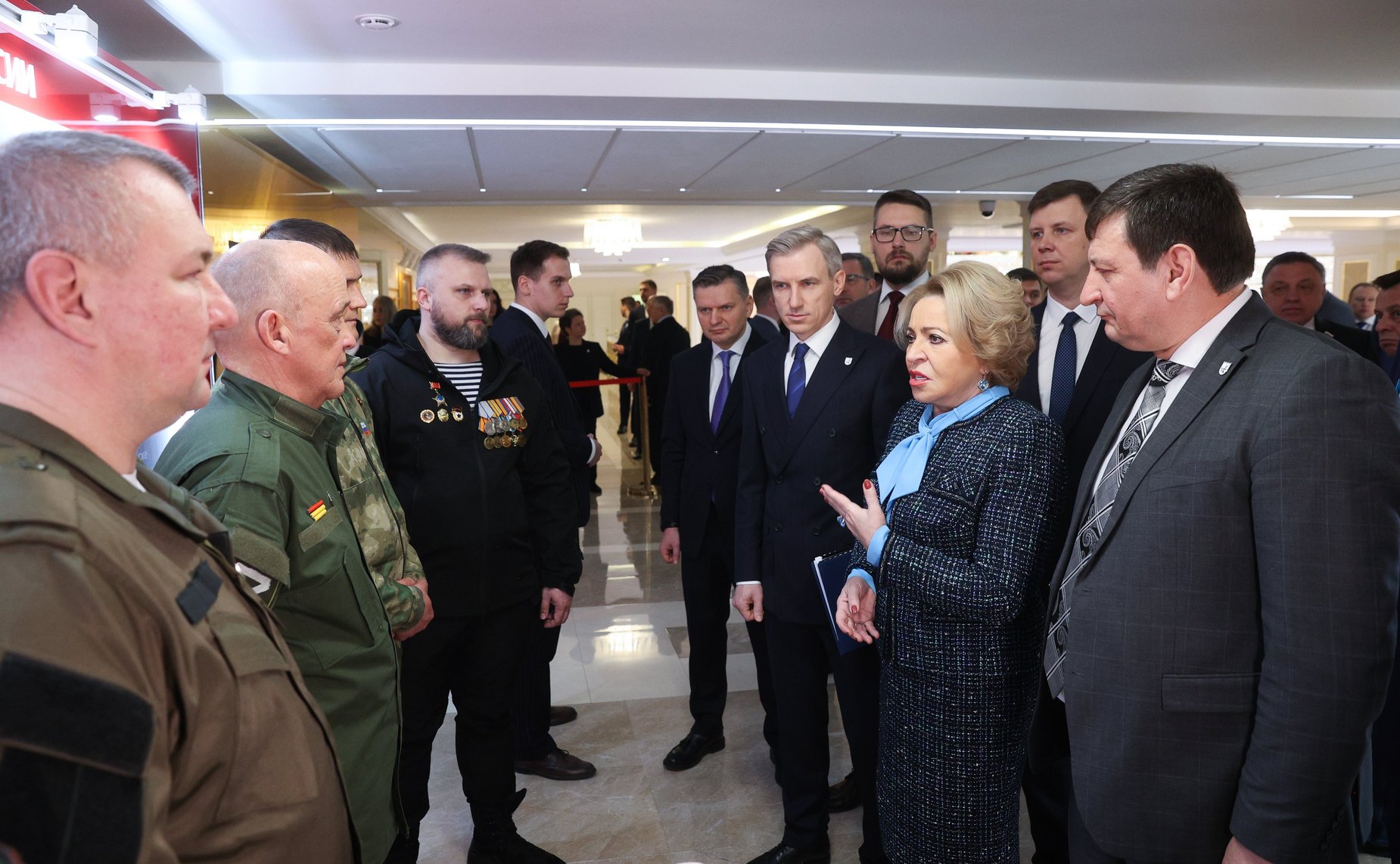 Валентина Матвиенко и Василий Анохин осмотрели выставку, посвященную истории, культуре и перспективным направлениям развития Смоленской области