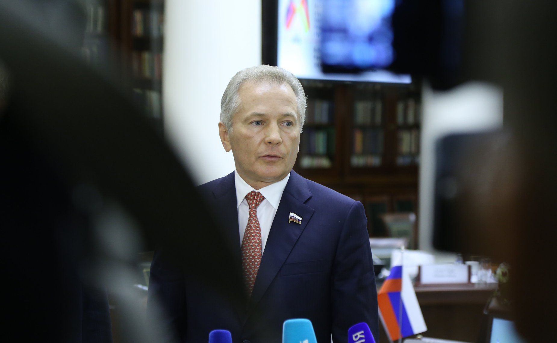 В. Пономарев