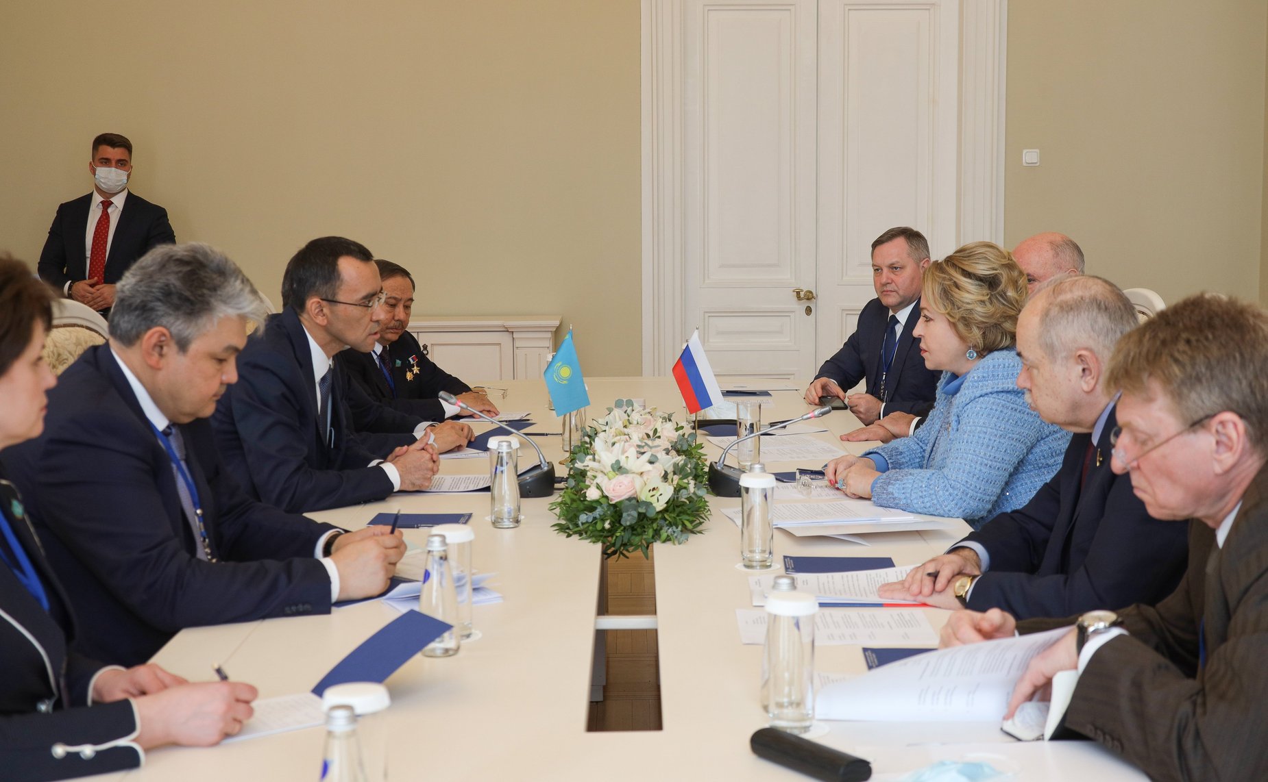 Встреча Председателя Совета МПА СНГ, Председателя СФ Валентины Матвиенко с Председателем Сената Парламента Республики Казахстан Мауленом Ашимбаевым