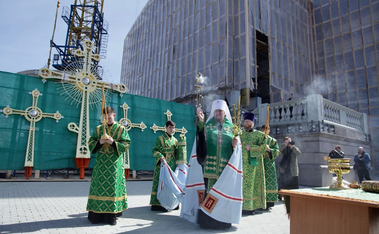 Маргарита Павлова приняла участие в церемонии освящения крестов для центрального купола строящегося Кафедрального собора Рождества Христова в Челябинске
