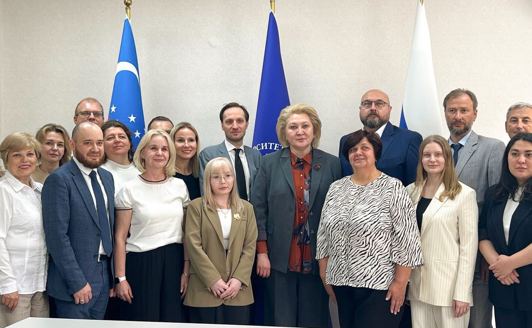 Лилия Гумерова провела встречу с учителями – участниками гуманитарных проектов «Российский учитель за рубежом» и «Класс!» («Зур!»)