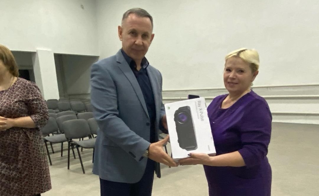 Олег Алексеев посетил Краснокутский район и поздравил с профессиональным праздником и с юбилеем газеты сотрудников редакции газеты «Краснокутские вести»