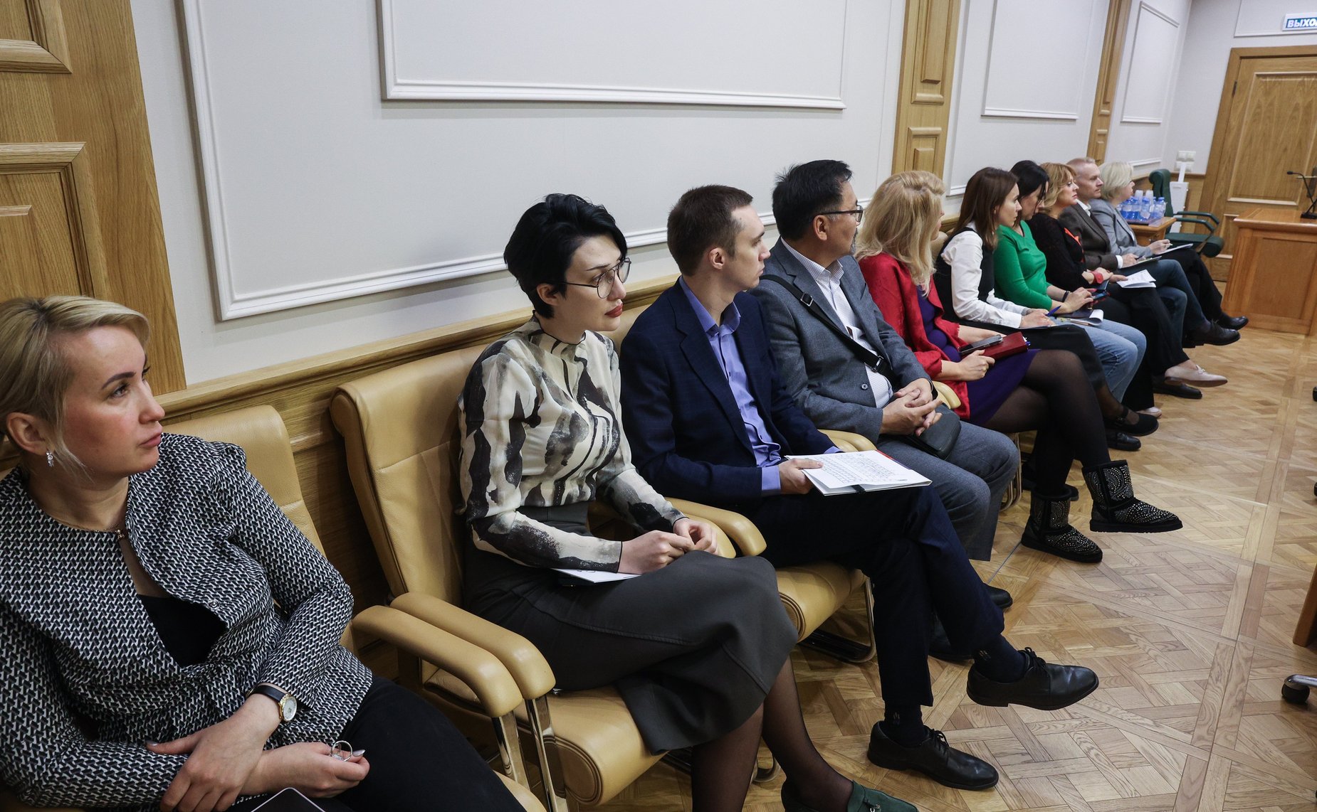 Семинар для помощников сенаторов РФ по работе в СФ, работающих по срочному служебному контракту или по срочному трудовому договорю, по вопросам обеспечения деятельности сенаторов РФ совместно с Управлением государственной службы и кадров Аппарата СФ