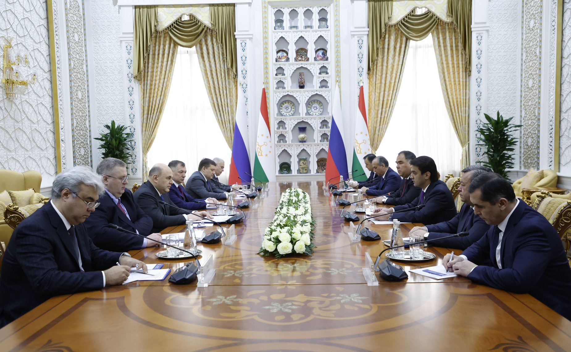 Заместитель Председателя Совета Федерации Николай Журавлев в составе российской делегации во главе с Председателем Правительства М. Мишустиным принял участие в переговорах с руководством Республики Таджикистан