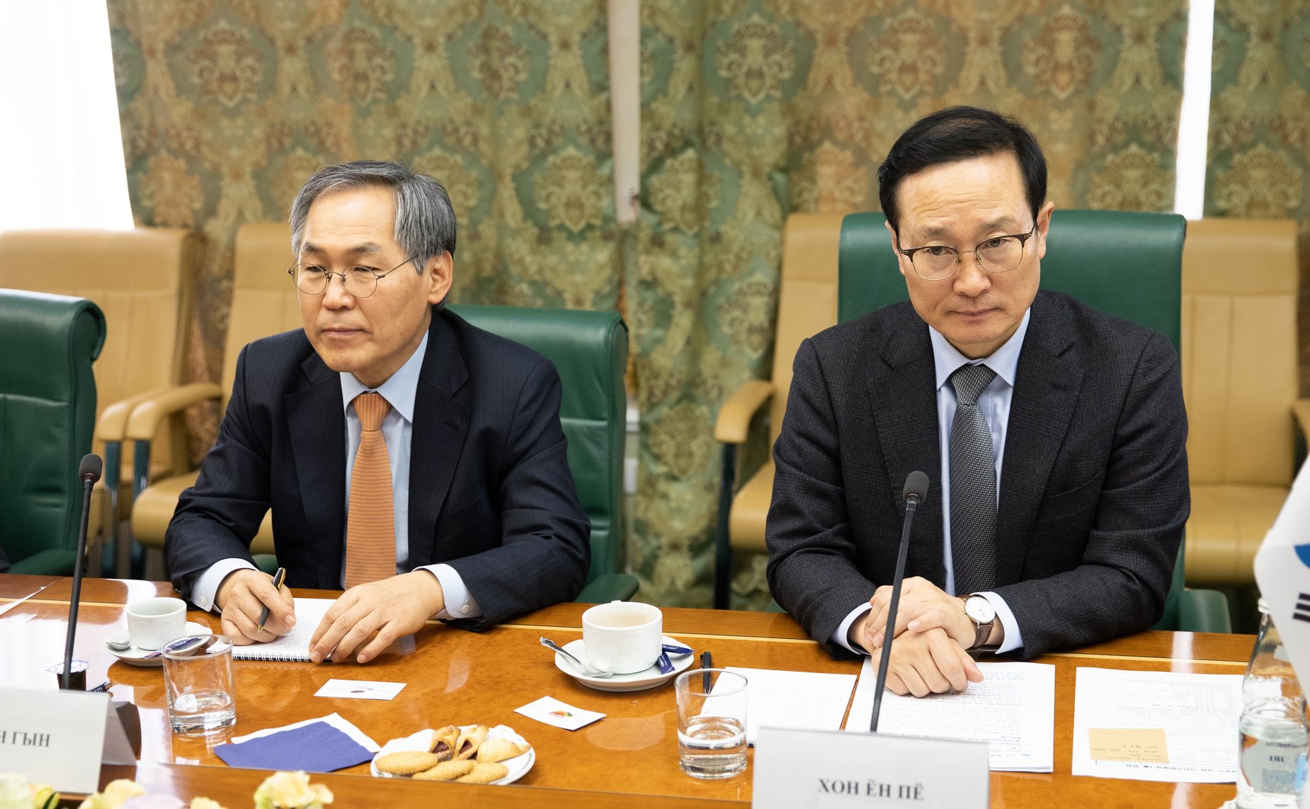 Встреча В. Джабарова с руководителем правящей Демократической партии в Национальном собрании Республики Корея Хон Ён Пё