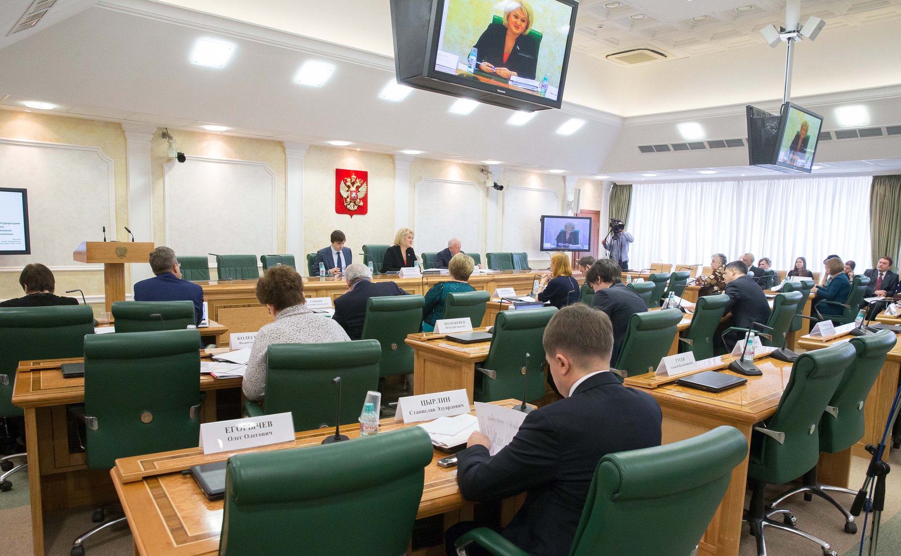 Комитет СФ по науке, образованию и культуре провел «круглый стол» на тему «О государственной политике РФ в сфере образования: обеспечение качества образования и совершенствование механизмов проведения ЕГЭ»