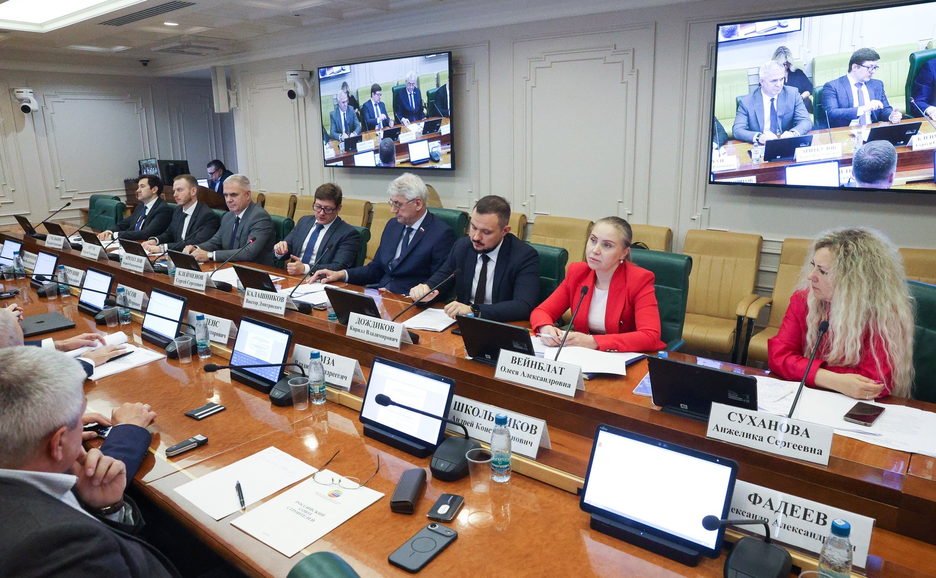 Совещание Комитета Совета Федерации по экономической политике «Поддержка внутреннего спроса и предложения в промышленности как основа для экономического подъема России»