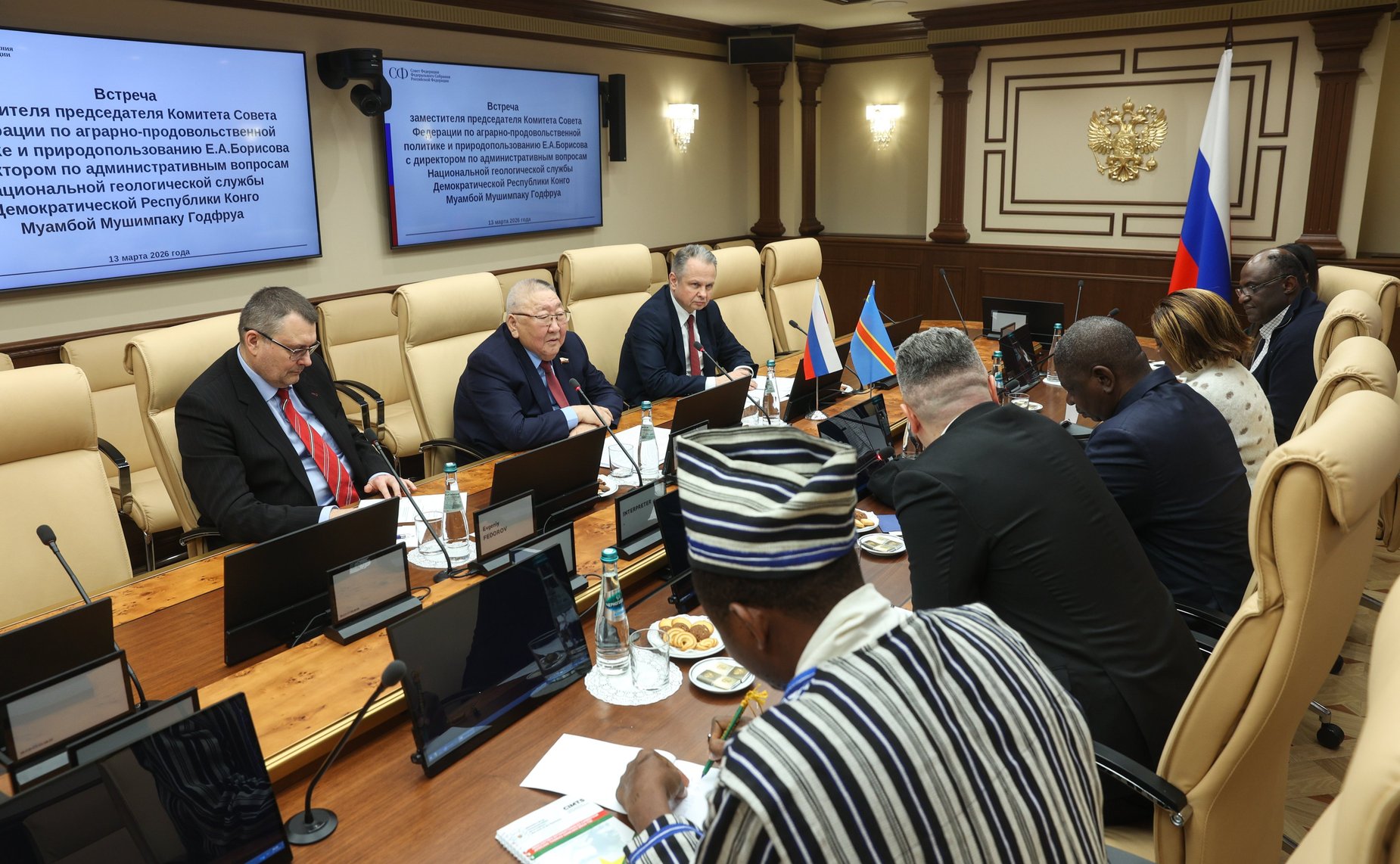Егор Борисов провел встречу с директором по административным вопросам Национальной геологической службы Демократической Республики Конго Муамбой Мушимпаку Годфруа