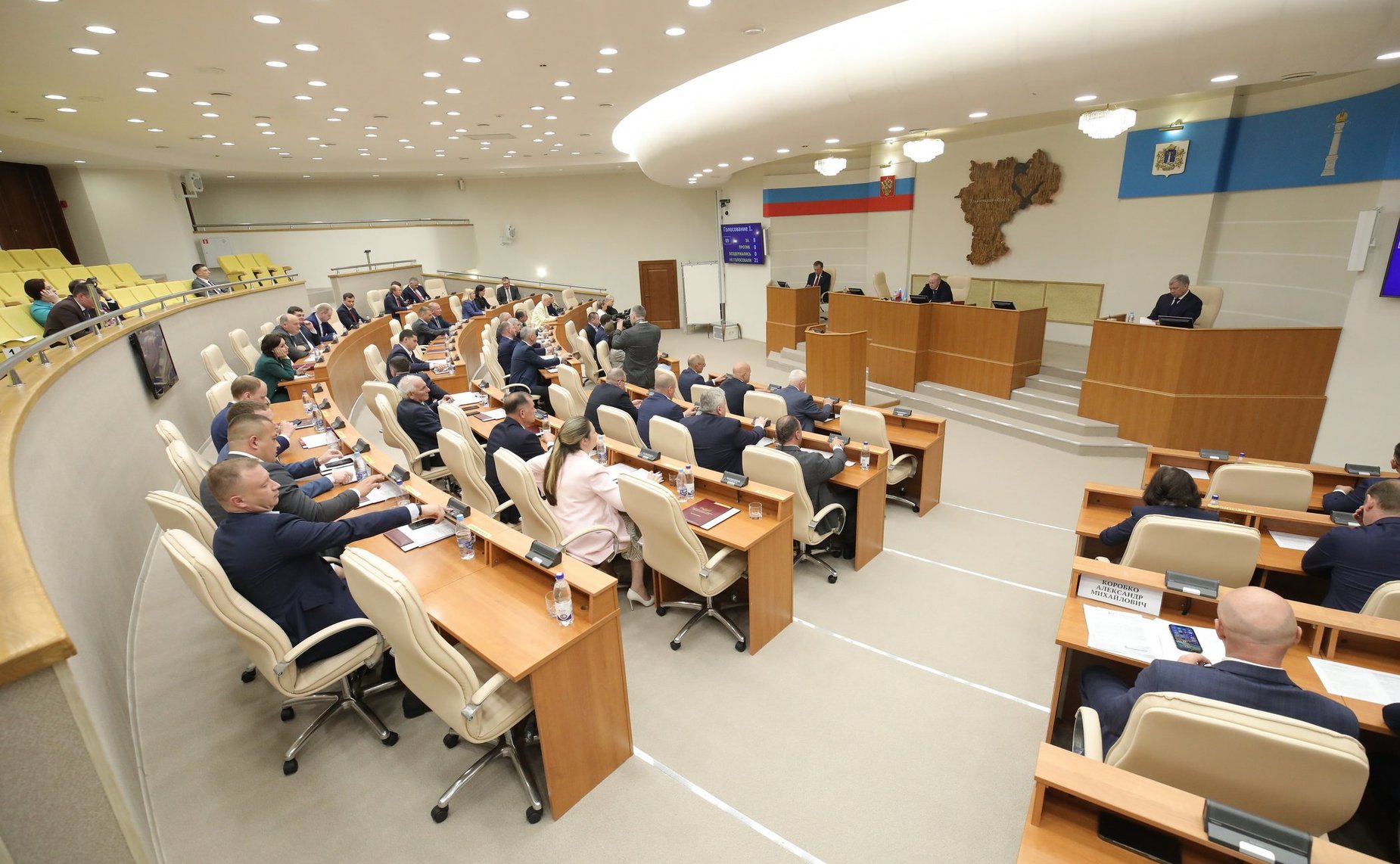 Сергей Рябухин в ходе рабочей поездки в регион принял участие в заслушивании отчета губернатора Алексея Русских в Законодательном Собрании о результатах деятельности правительства области за 2024 год