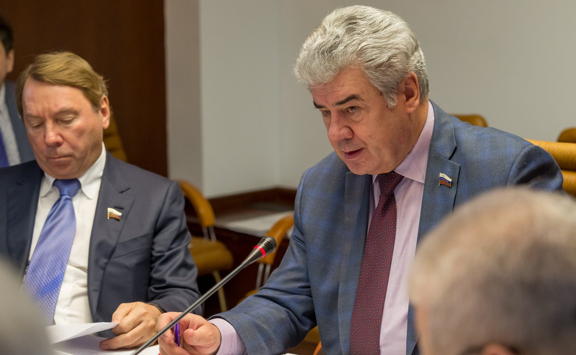 Виктор Бондарев