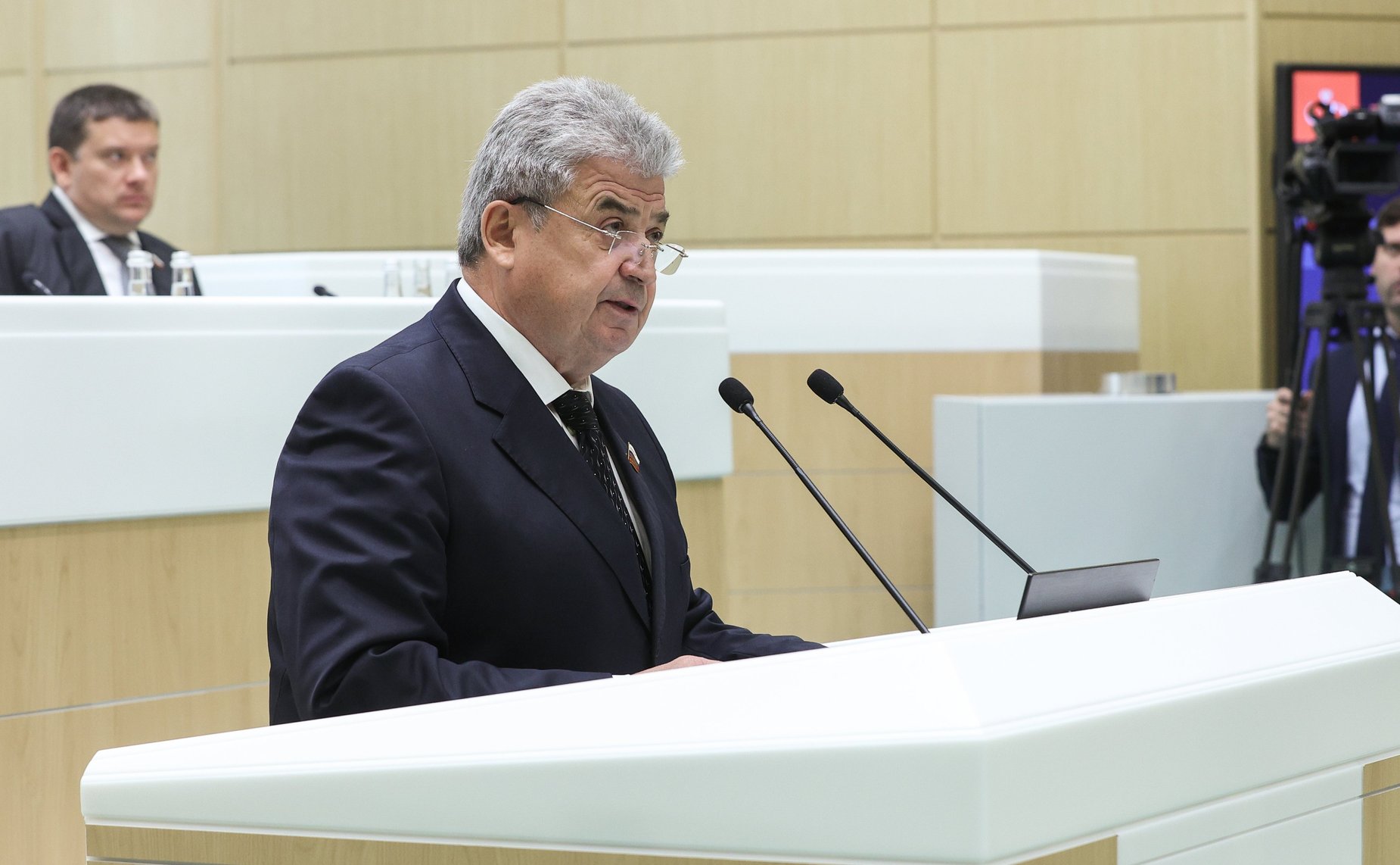 Геннадий Емельянов