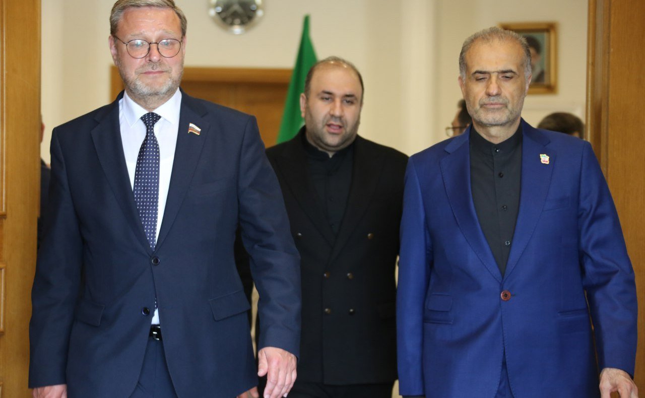 Заместитель Председателя СФ Константин Косачев выразил соболезнования в связи с гибелью в авиакатастрофе Президента Исламской Республики Иран Ceйеда Эбрахима Paиси и главы МИД Хосейна Амира Абдоллахияна