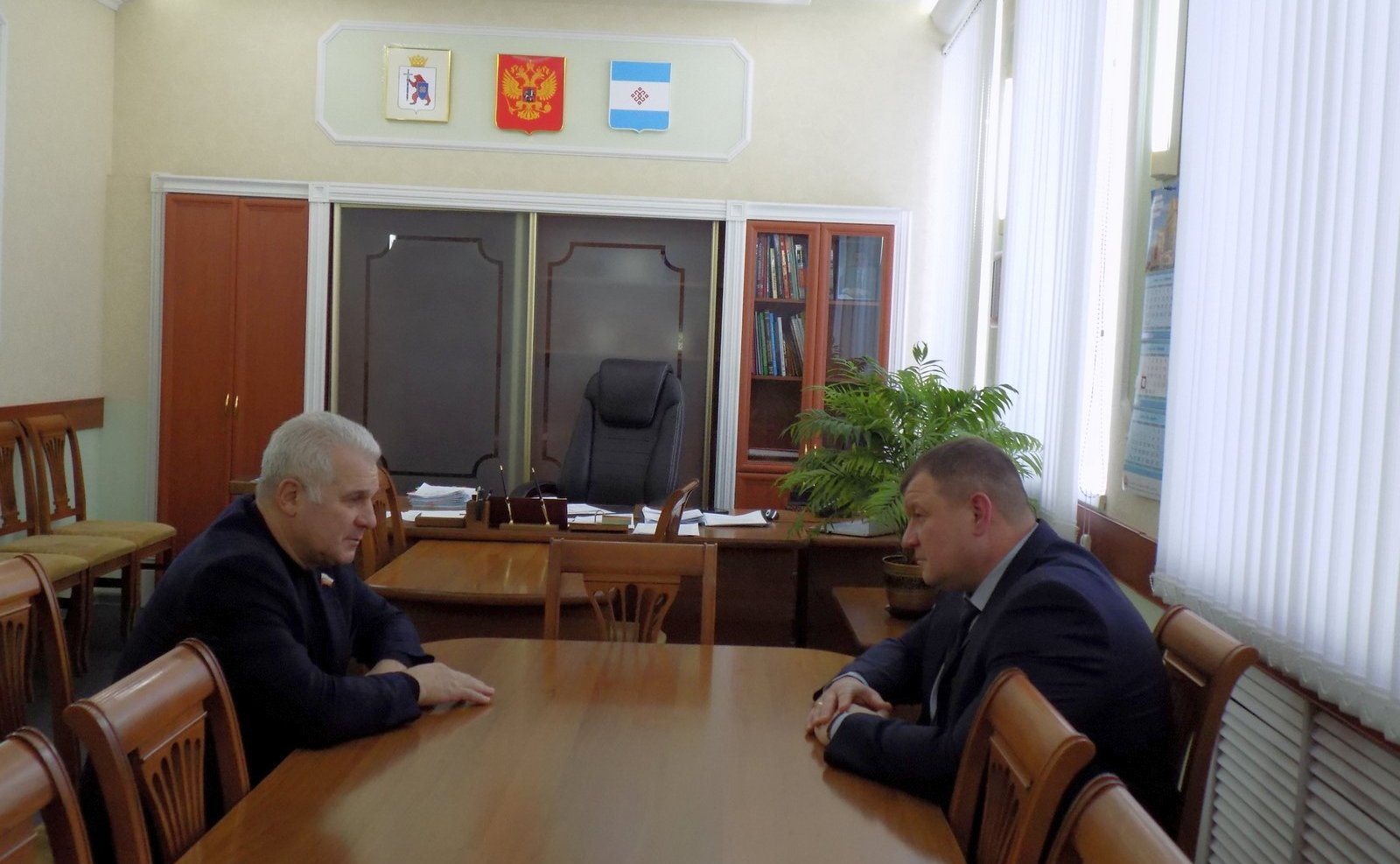 Сергей Мартынов в ходе рабочей поездки в регион встретился с главой администрации Медведевского муниципального района Денисом Окуловым