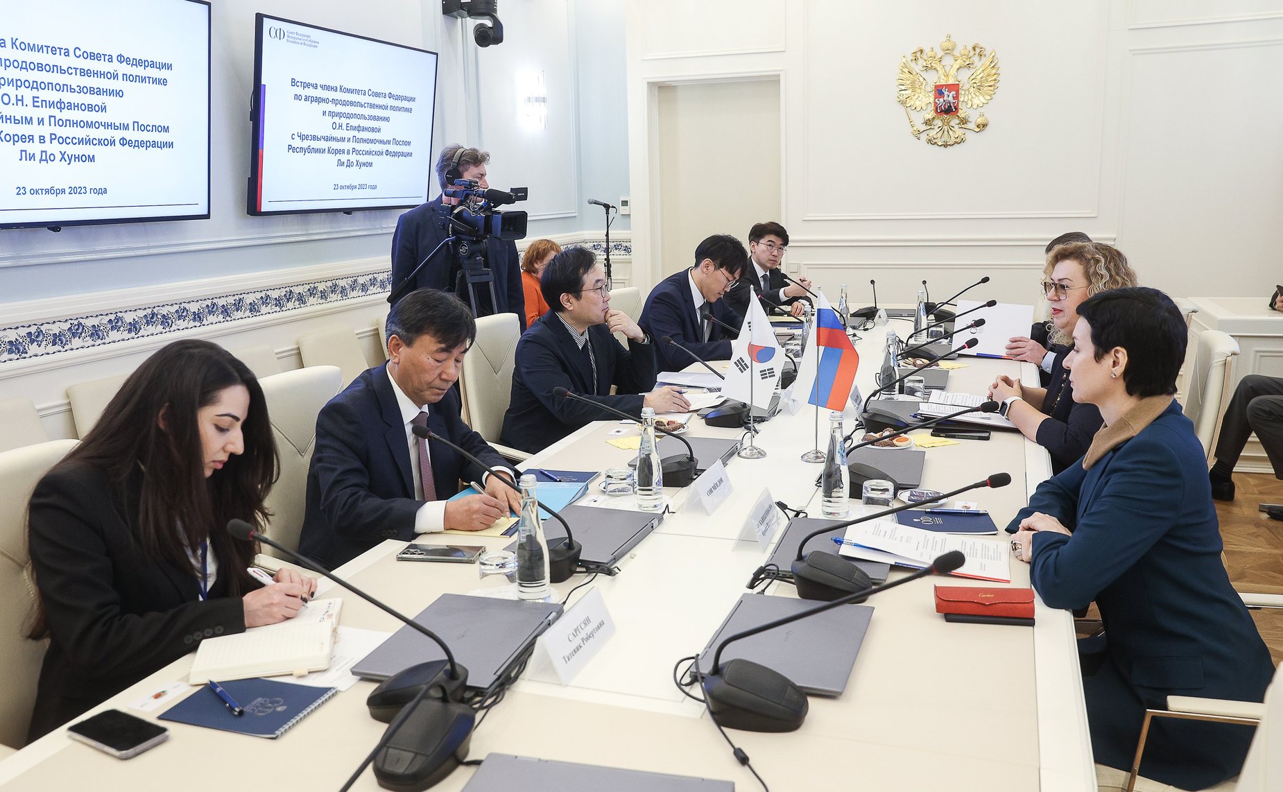 Ольга Епифанова провела встречу с Чрезвычайным и Полномочным Послом Республики Корея в Российской Федерации Ли До Хуном