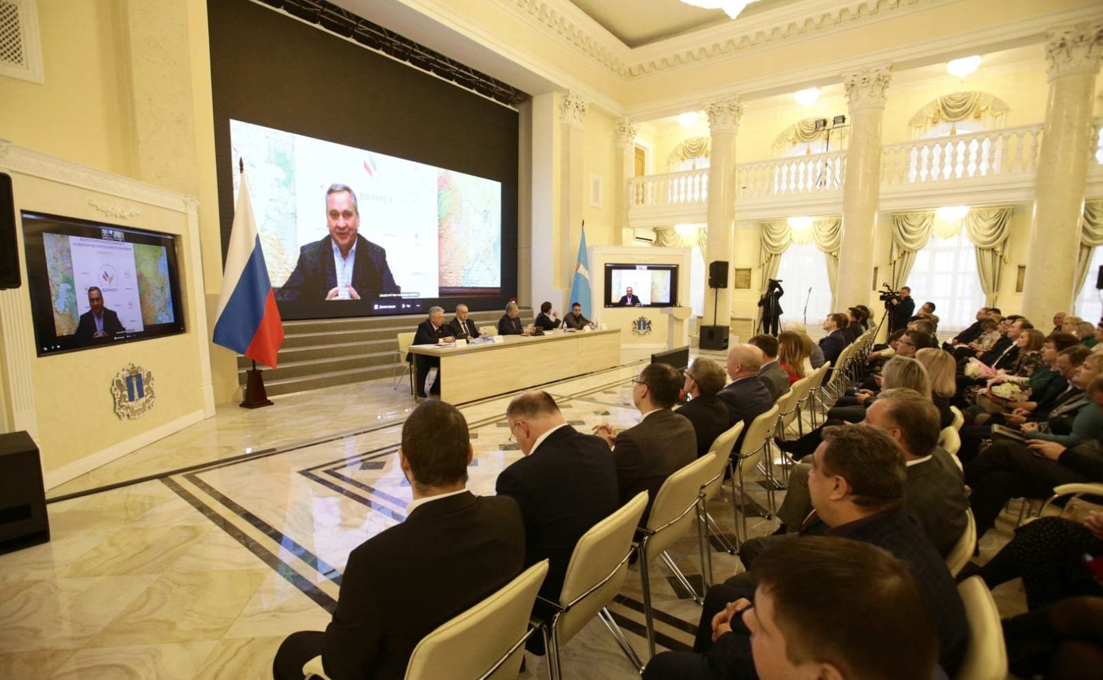 Сергей Рябухин в ходе поездки в регион принял участие в работе сессии Совета региональных, местных властей и сообществ