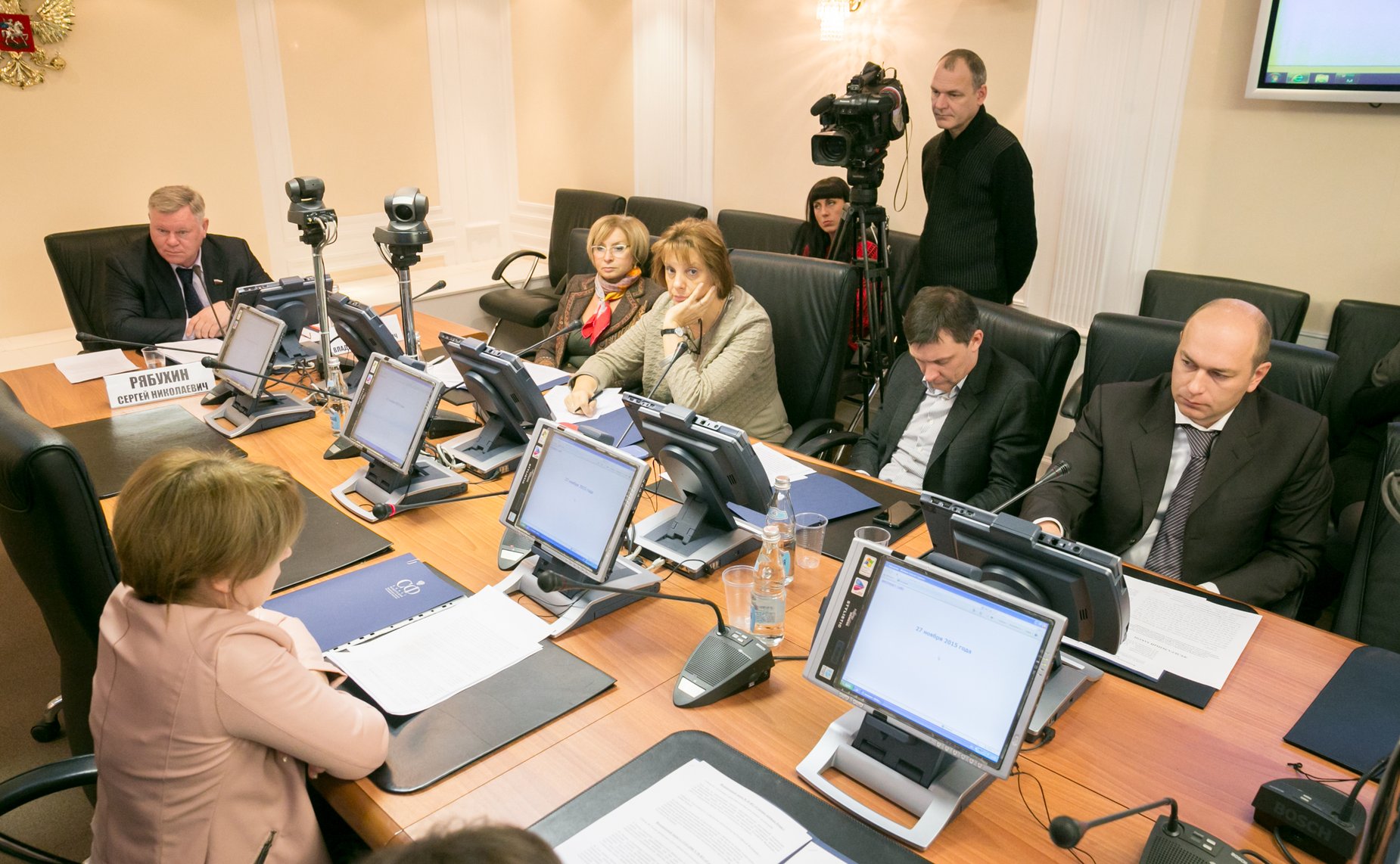 «Круглый стол» на тему «Нормативно-правовое регулирование присутствия иностранных финансовых компаний на территории РФ»