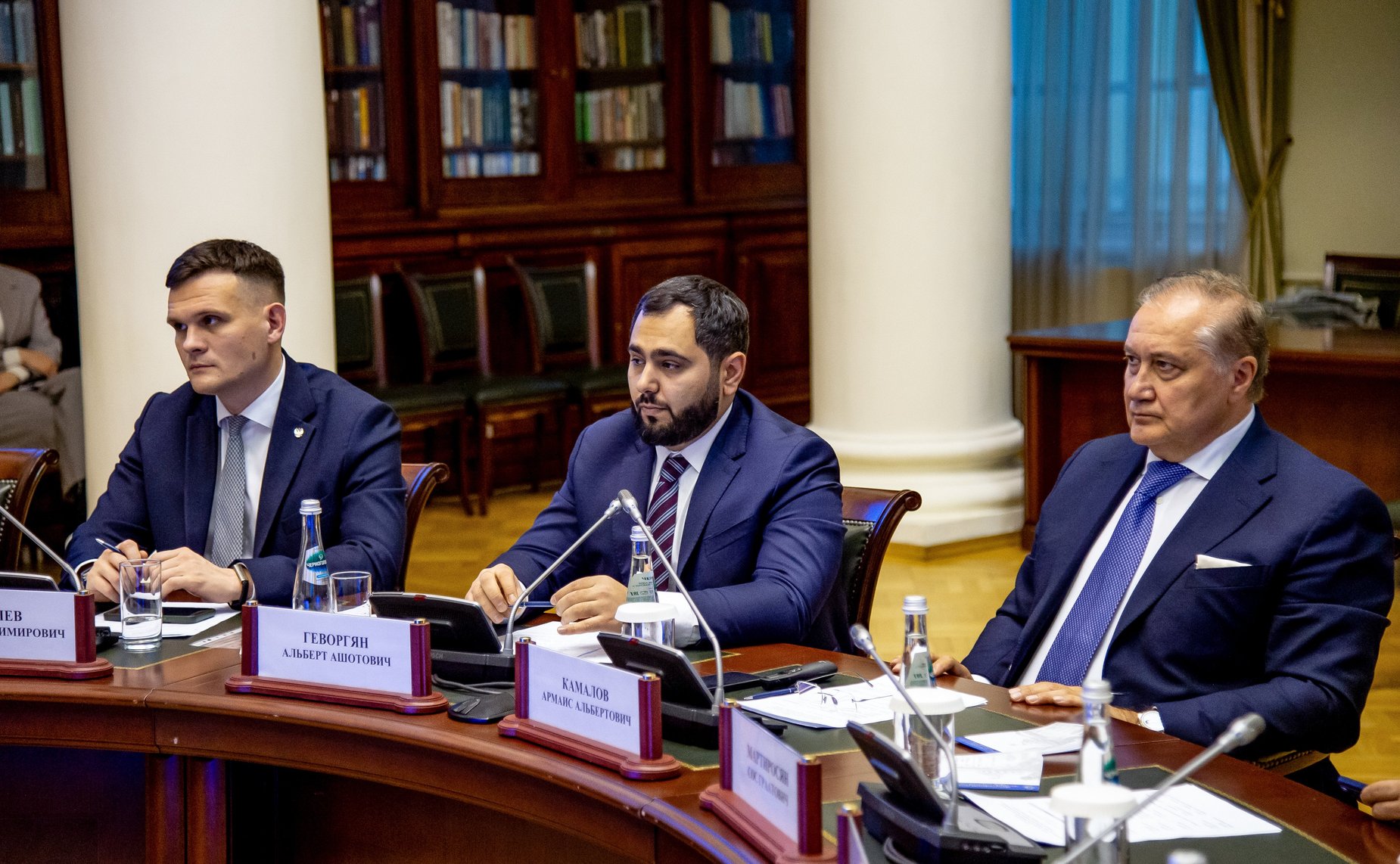 Заместитель Председателя Совета Федерации Юрий Воробьев и заместитель Председателя Национального Собрания Республики Армения Акоб Аршакян провели встречу в Санкт-Петербурге