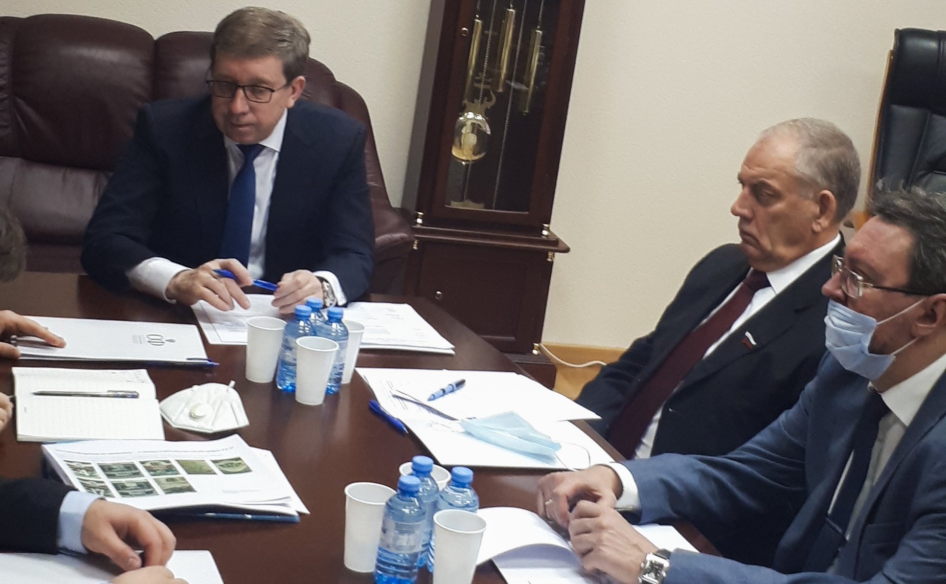 А. Майоров провел встречу по вопросу выработки мер по борьбе с контрафактной продукцией на рынке бутилированной минеральной воды