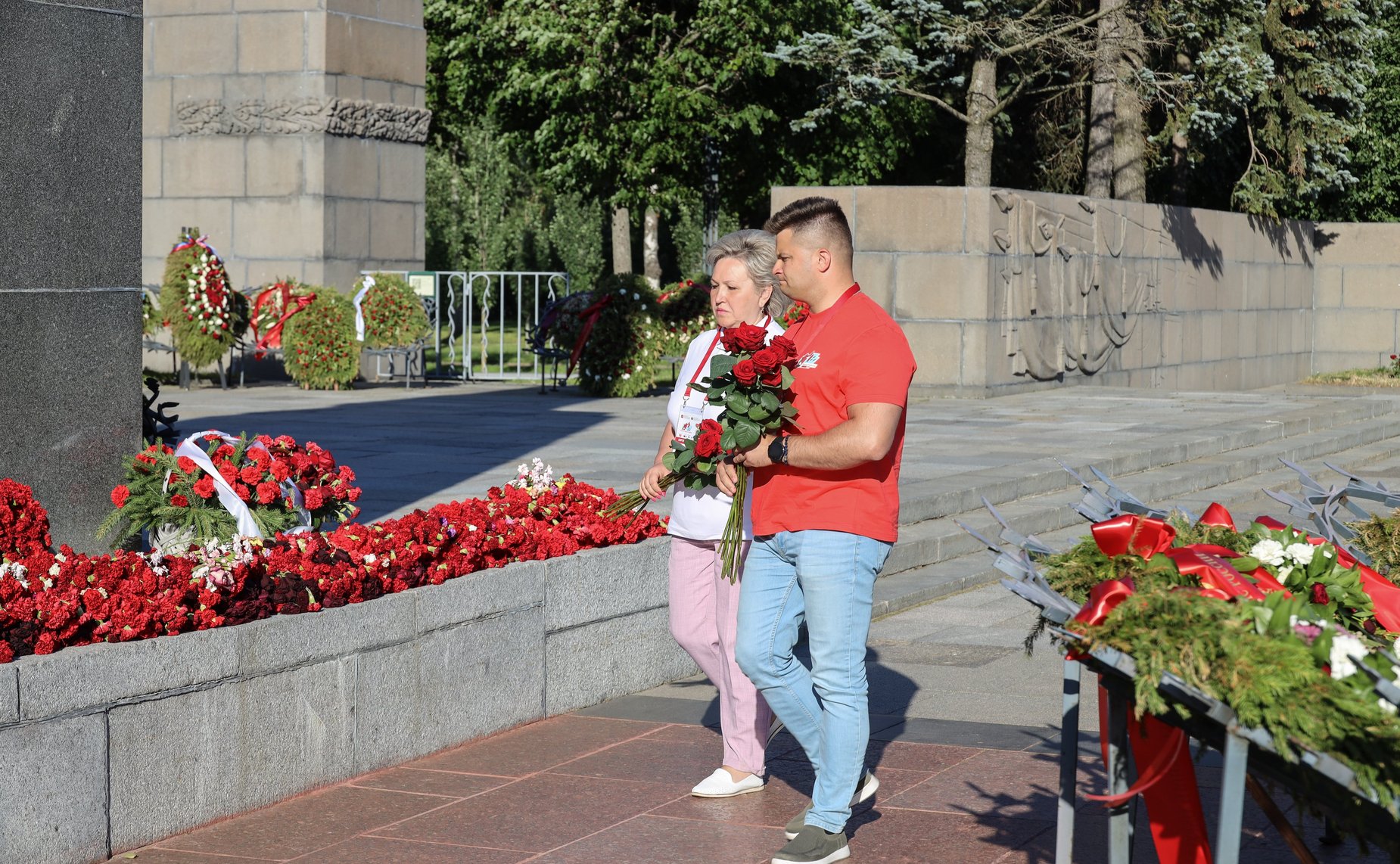 Участники культурно-образовательного проекта «Поезд Памяти» посещают город Санкт-Петербург